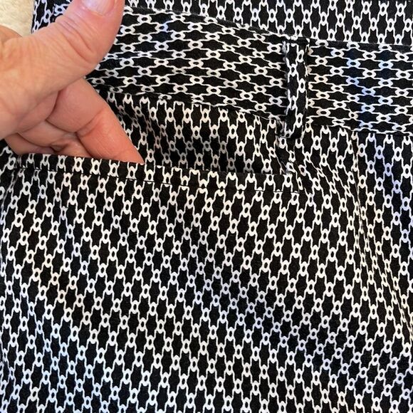 Counterparts Women’s Black & White capri pants with zipper front size 12 - Picture 3 of 8